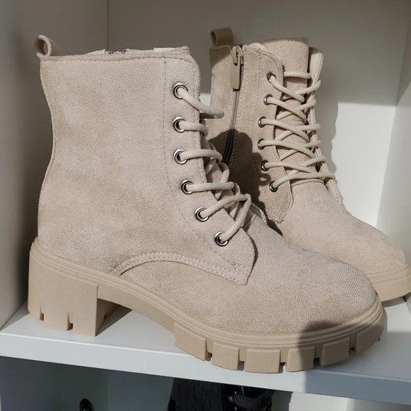 Stone Lug Boots - Picture 2 of 2